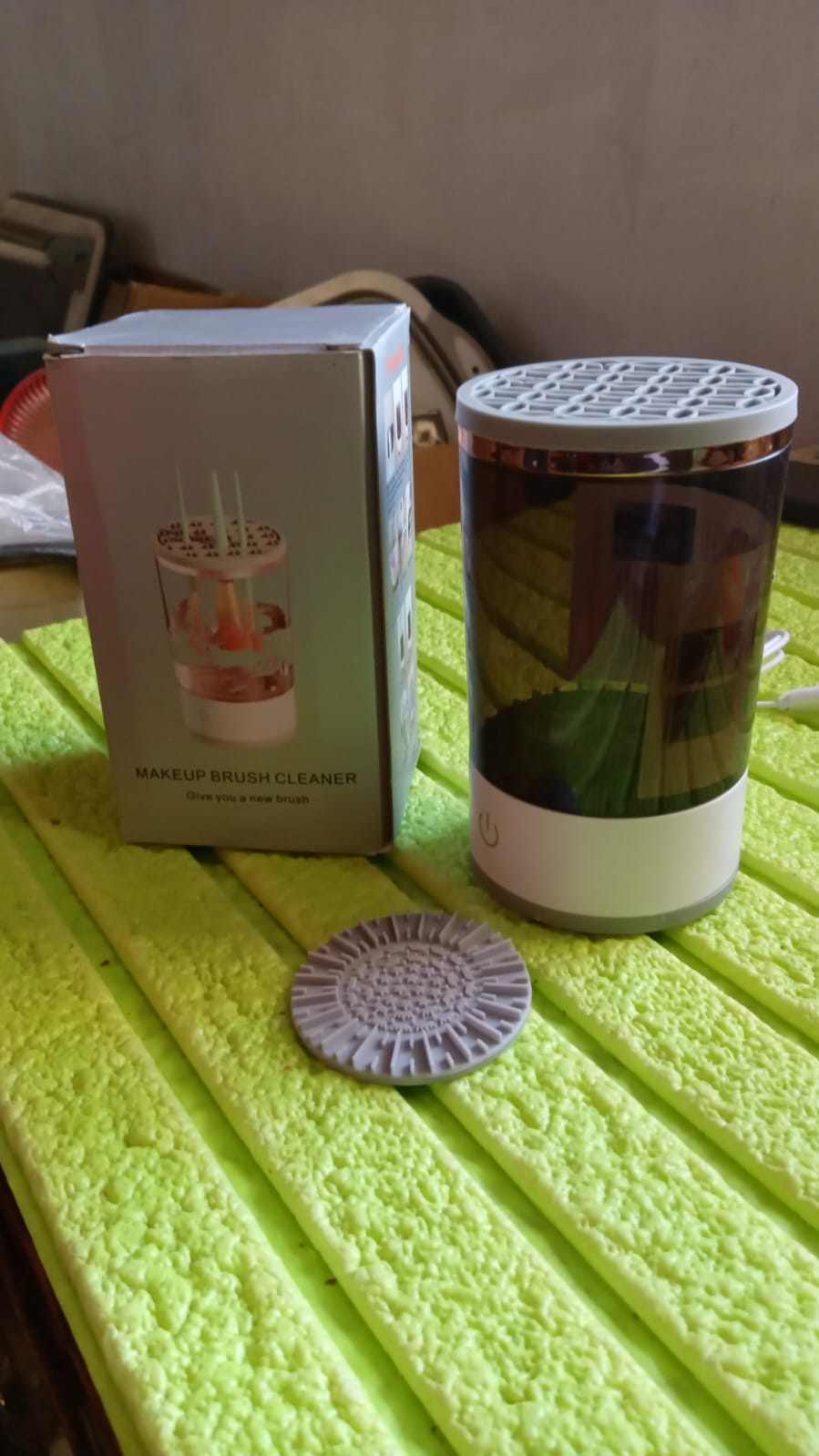 Automatic Makeup Brush Cleaner Fast Electric Brush Cleaner Hand Free Machine Super Clean Brush Washer & Brushes Organizer Tool (1 Pc) Automatic Makeup Brush Cleaner Fast Electric Brush Cleaner Hand Free Machine Super Clean Brush Washer & Brushes Organizer Tool (1 Pc)